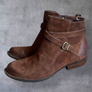 BORN FAYWOOD Women's
Rust/Tobacco Distressed/Oil Rubbed 
Suede Ankle Boot 7.5M